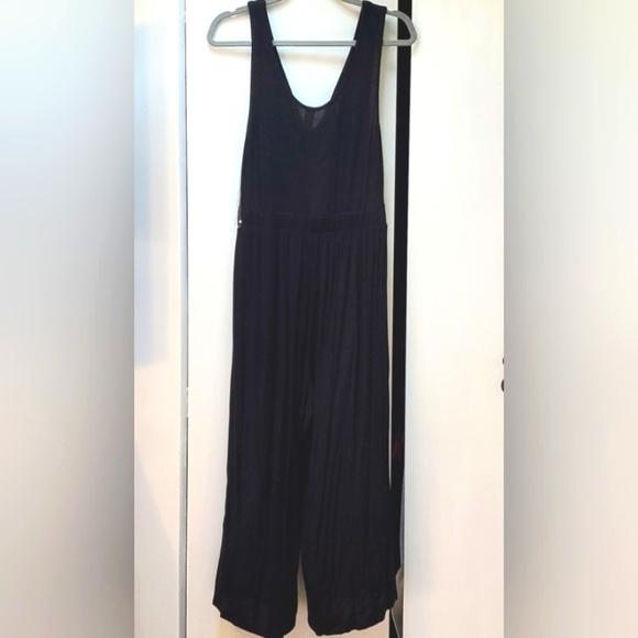 Black Flowy Wide leg women's Pantsuit Jumper W/ Cutout Front Sz.LARGE - Picture 1 of 3